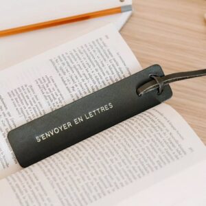 MARQUE PAGE CUIR S'envoyer en lettres