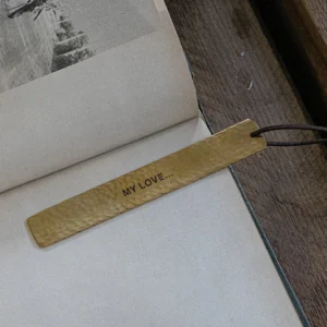 MARQUE PAGE métal doré martelé "My love ..."