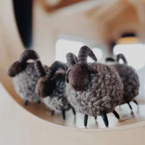 Décoration Bouquetin boule feutrine 12cm – NEW HEIDI