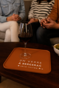 Plateau "Un Verre à Bergerac" <Br> SOPHIE JANIÈRE